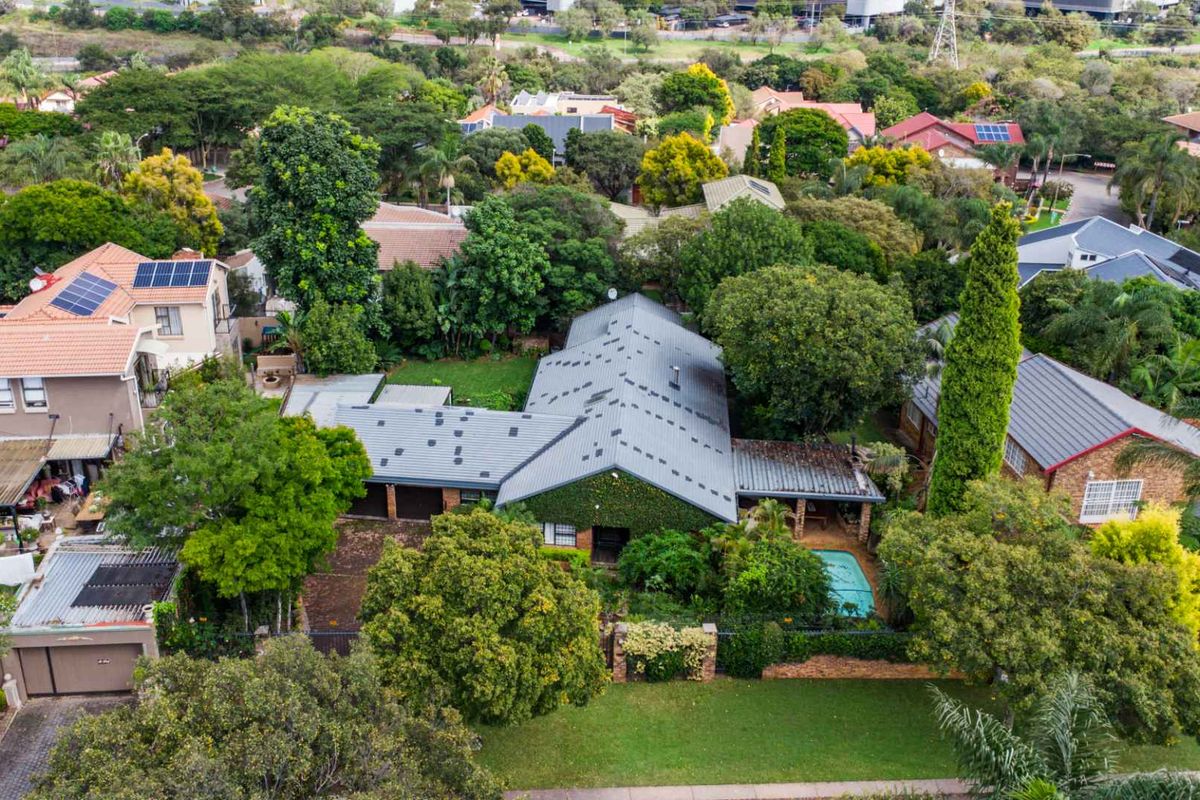 4 Bedroom Beauty For Sale in Erasmuskloof - Photo 4