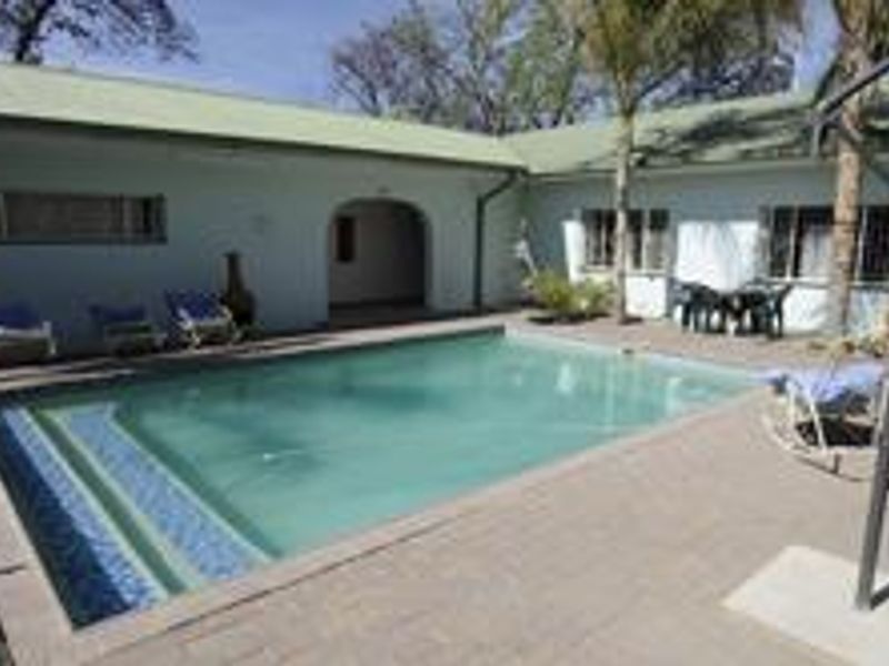 BEAUTIFUL AND POPULAR GUEST HOUSE FOR SALE IN GROOTFONTEIN - NAMIBIA - Photo 8