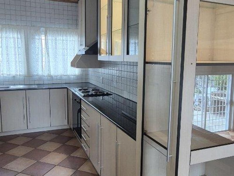 TO LET LOVELY 4 BEDROOM HOUSE WITH FLAT - Photo 10