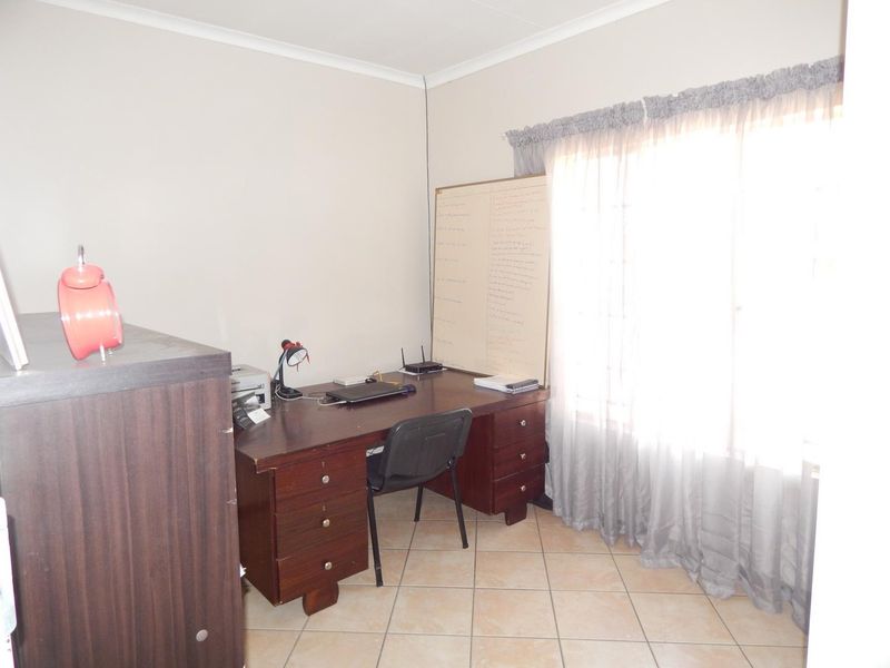 2 Bedroom Top corner unit in Equestria Estate - Photo 9