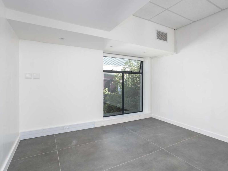 Elevate Your Workday at Polo Village Offices to Rent on Val de Vie Estate - Photo 9