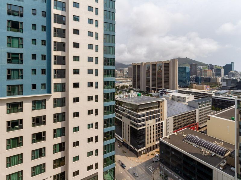 Modern One-Bedroom Apartment | Harbour Arch - Photo 3