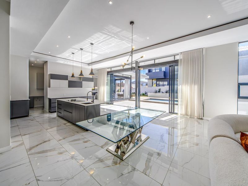 Exquisite Five Bedroom Luxurious Home For Sale in Waterfall Country Estate - Photo 6