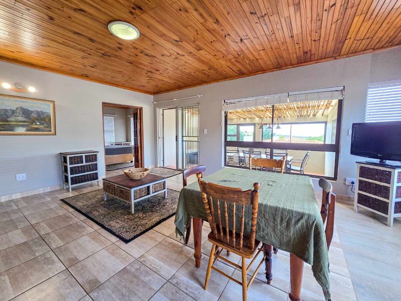Neat family home for sale in Stilbaai-Wes. - Photo 5