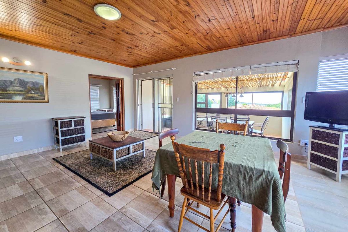 Neat family home for sale in Stilbaai-Wes. - Photo 5
