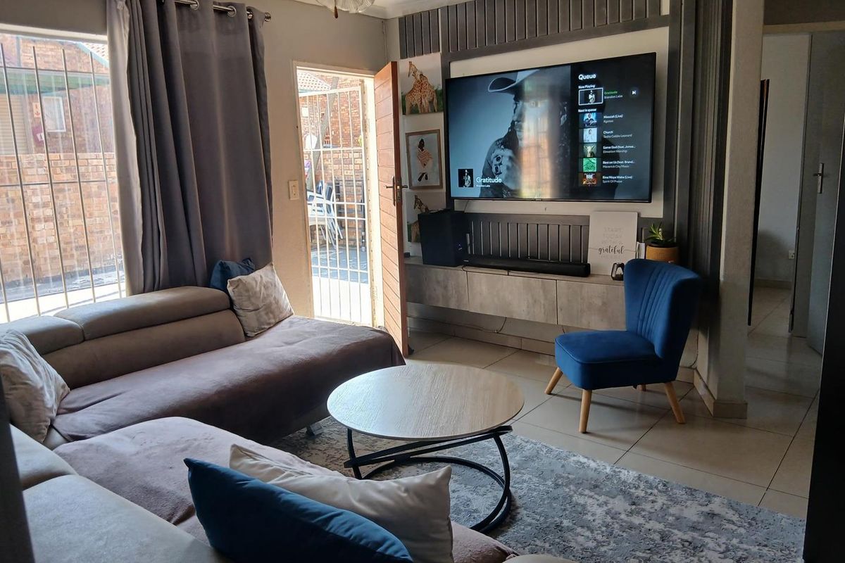Simplex Townhouse - Photo 4