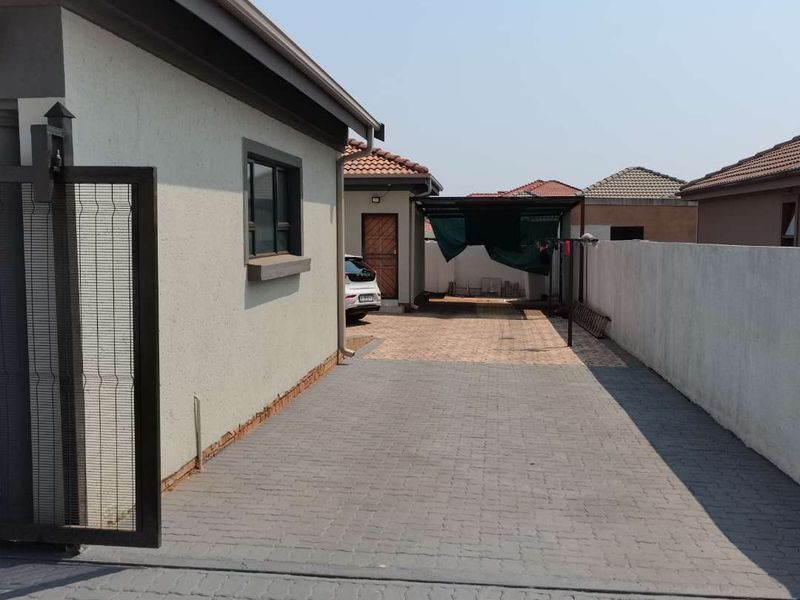 04 Bedroom, 03 bathroom house available to rent as student accommodation - Photo 3