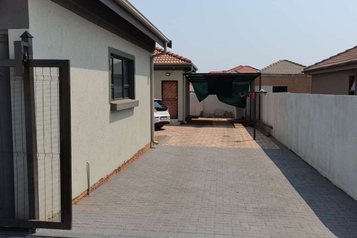 04 Bedroom, 03 bathroom house available to rent as student accommodation - Photo 3