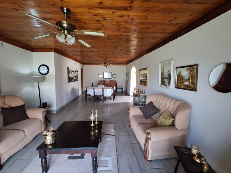 Ideally Located Smallholding at an Exceptional Price – Business Rights Included - Photo 7