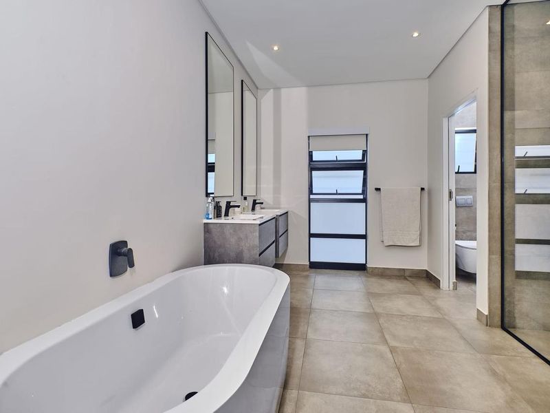 Modern 4-Bedroom Townhouse in Hyde Park | Luxury Living in a Prime Sandton - Photo 2