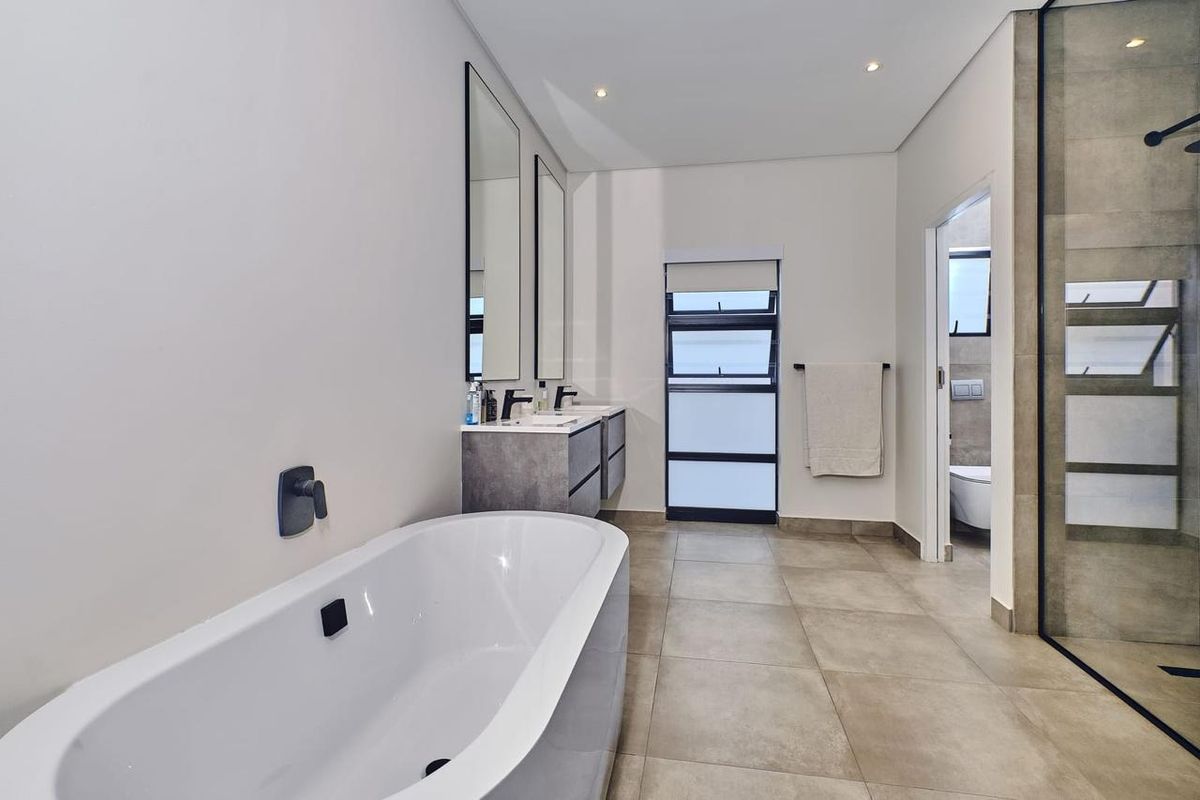 Modern 4-Bedroom Townhouse in Hyde Park | Luxury Living in a Prime Sandton - Photo 2