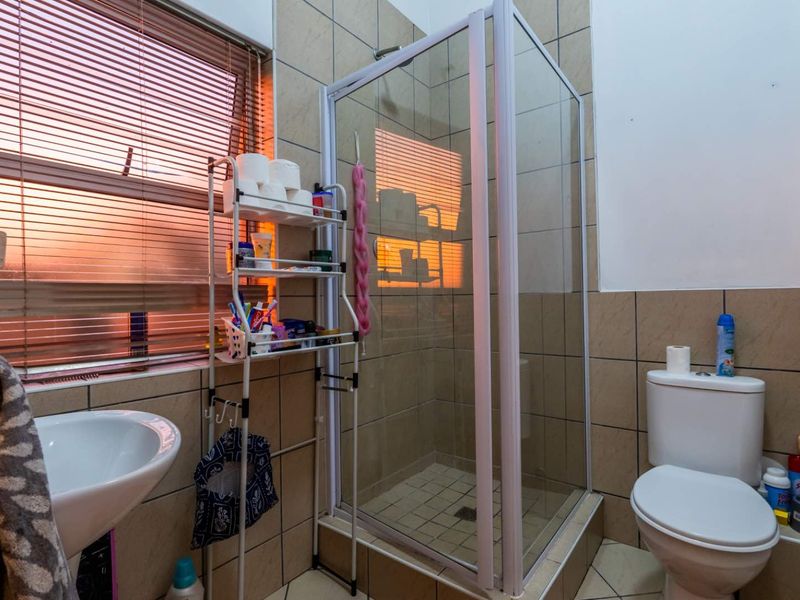 secure 2 bedroom apartment  for sale in Buhrein Estate - Photo 10