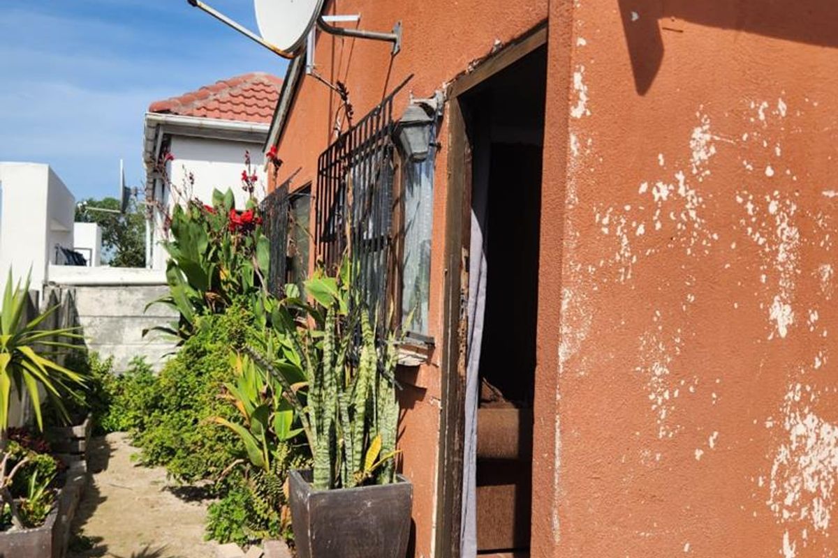 Charming 3-Bedroom Home for Sale in Khayelitsha, B Section - Photo 5