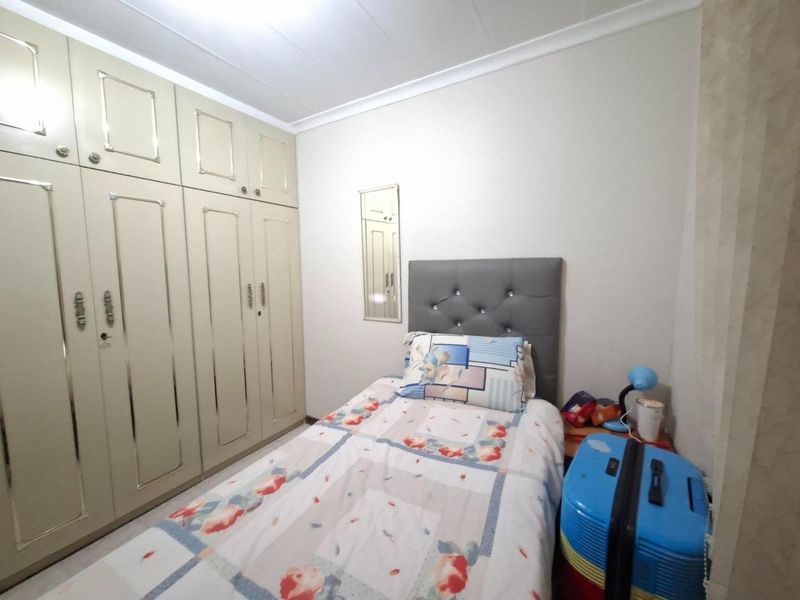 Welcome to your dream home nestled in the heart of Reservoir Hills, Durban. - Photo 8