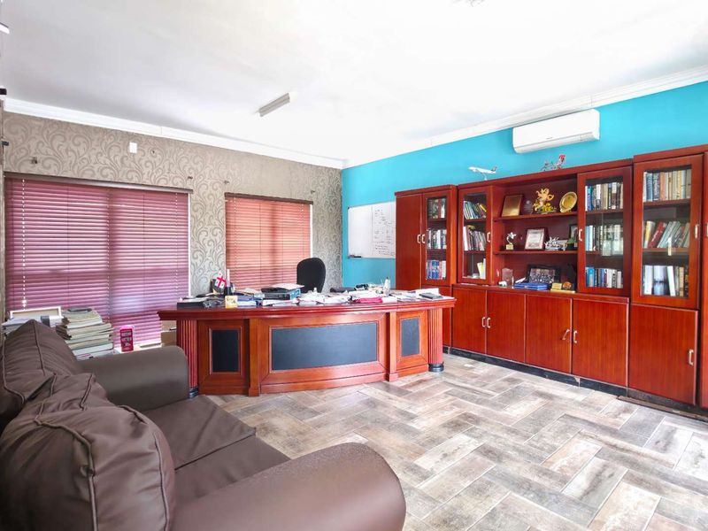 Prime Commercial Space For Your New Head Office in Perfect Location Close To Melrose Arch - Photo 8