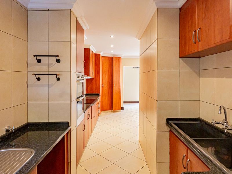 Beautiful 7 bedroom at Dainfern Golf Estate - Photo 8