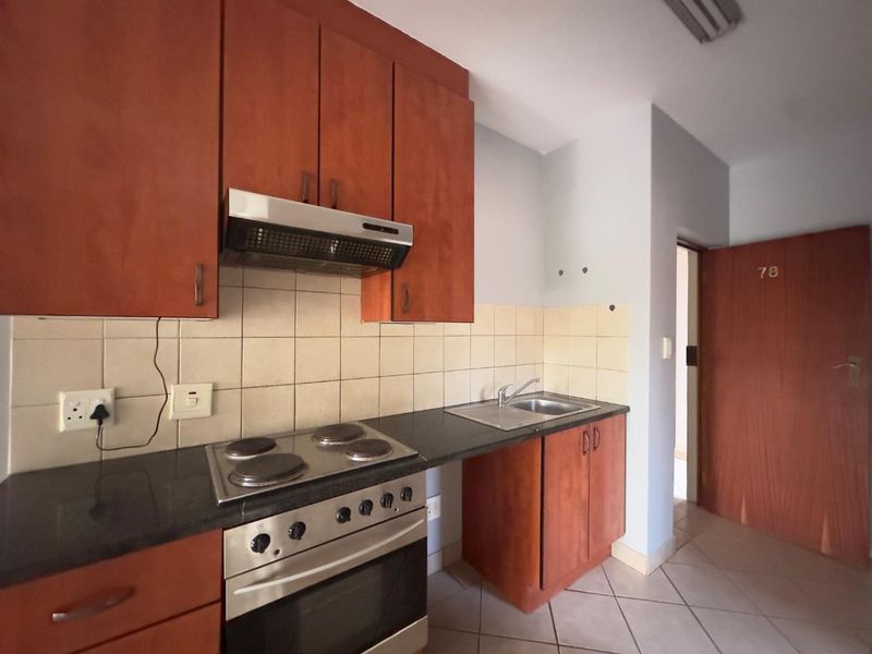 Bachelor Apartment with a Balcony - Photo 2