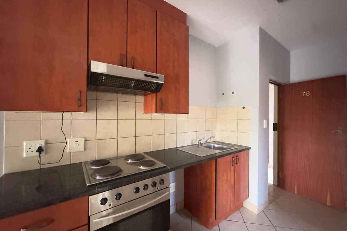 Bachelor Apartment with a Balcony - Photo 2