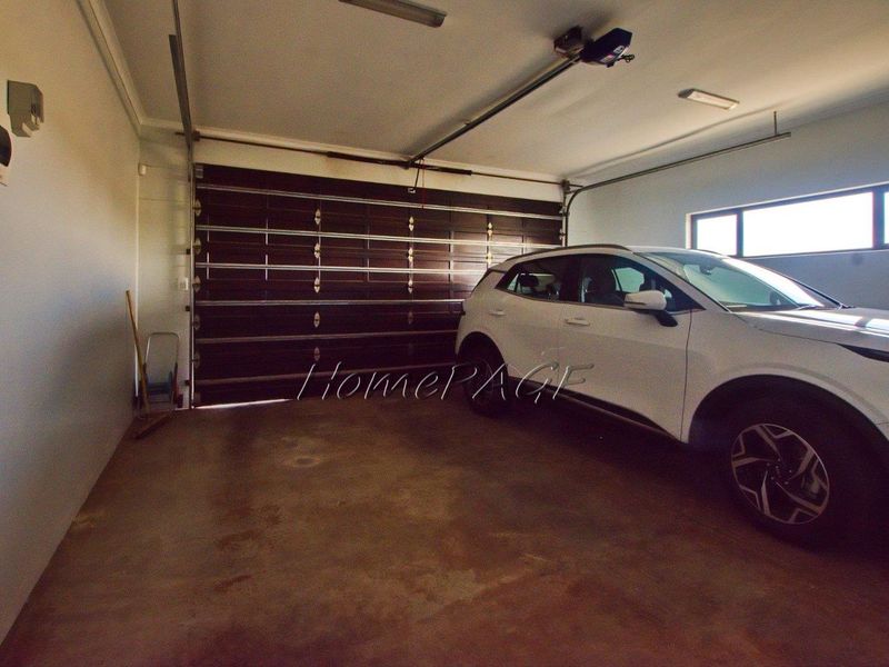 Fairway Estate, Walvis Bay: 4 Bedr double storey home with lots of space for sale - Photo 6