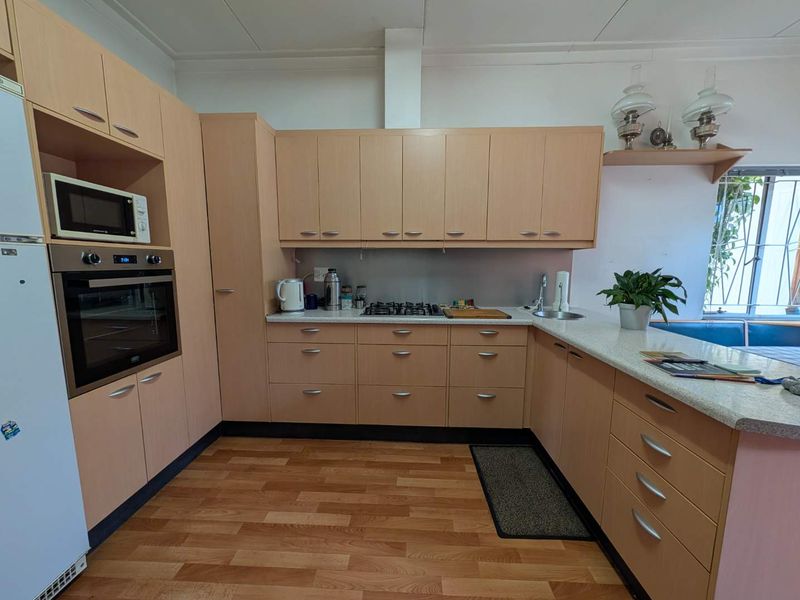 House for sale in Klein Windhoek -excellent for developers - Photo 3