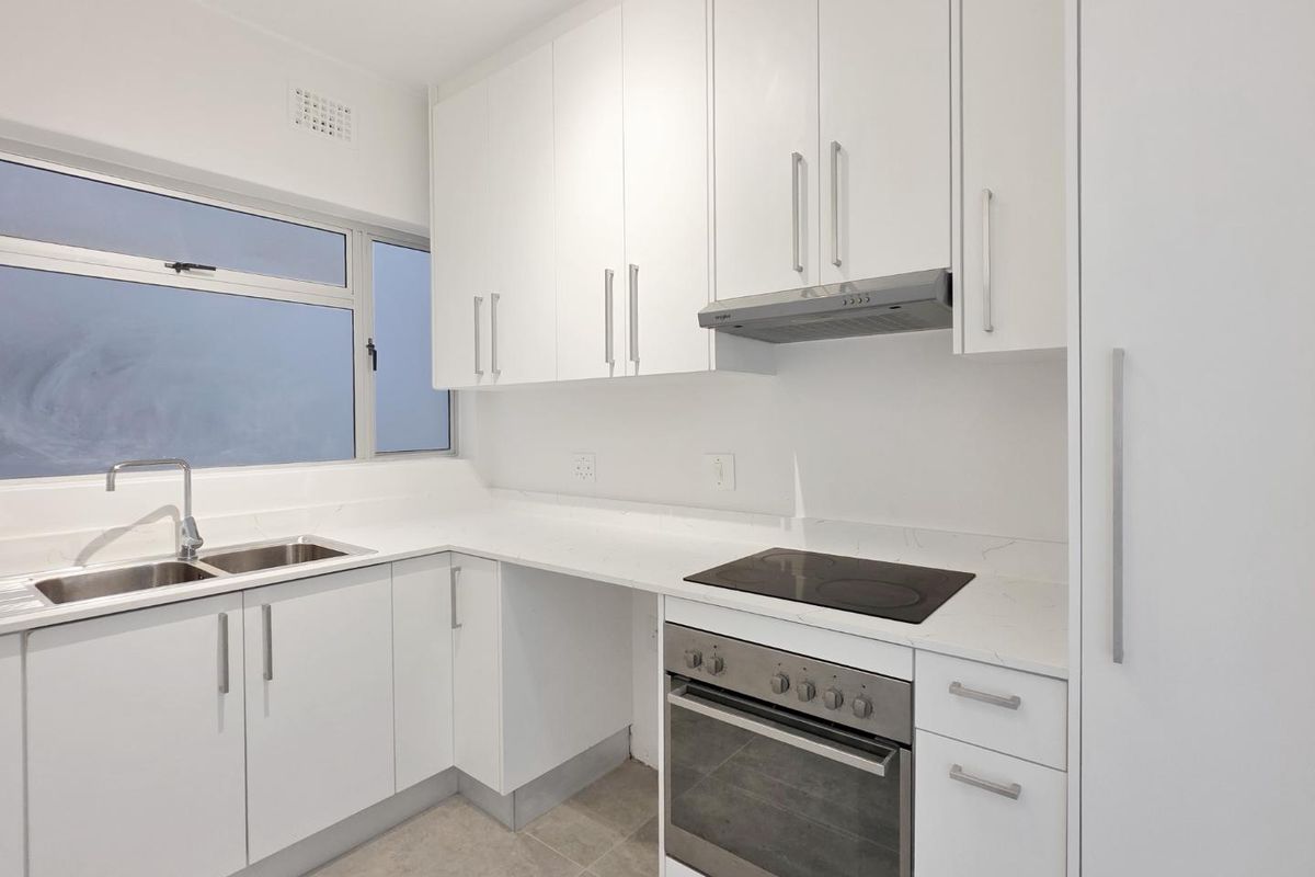 Unfurnished and Immediately available in Sea Point - Photo 4