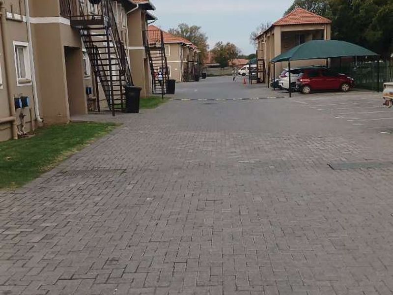 GROUND FLOOR UNIT - Photo 2