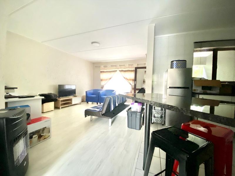 MODERN ONE BED APARTMENT IN MORNINGSIDE - Photo 8