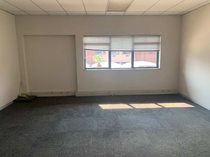 404m2 Office Space To Let | 39 Empire Road, Parktown - Photo 9