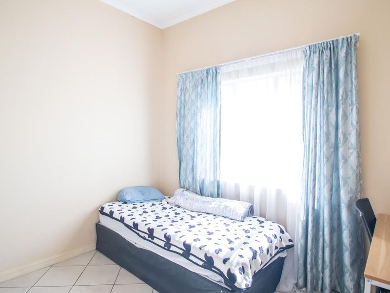 3 Bedroom 2 bathroom home - Photo 7