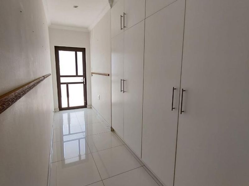 5 Bedroom House TO LET in Suiderhof - Photo 8