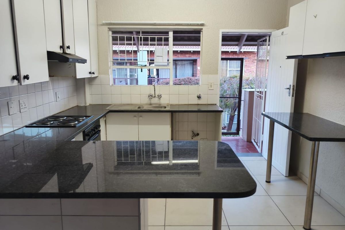 2 Bedroom first floor, with spacious/private balcony in great Complex - Photo 3