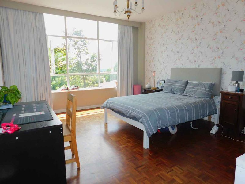 Four bedroom apartment in Illovo - Photo 7