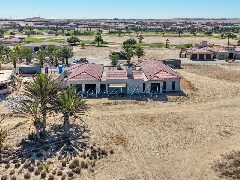 Rossmund, Swakopmund: 4 Bedr home with Flat is for Sale - Photo 2