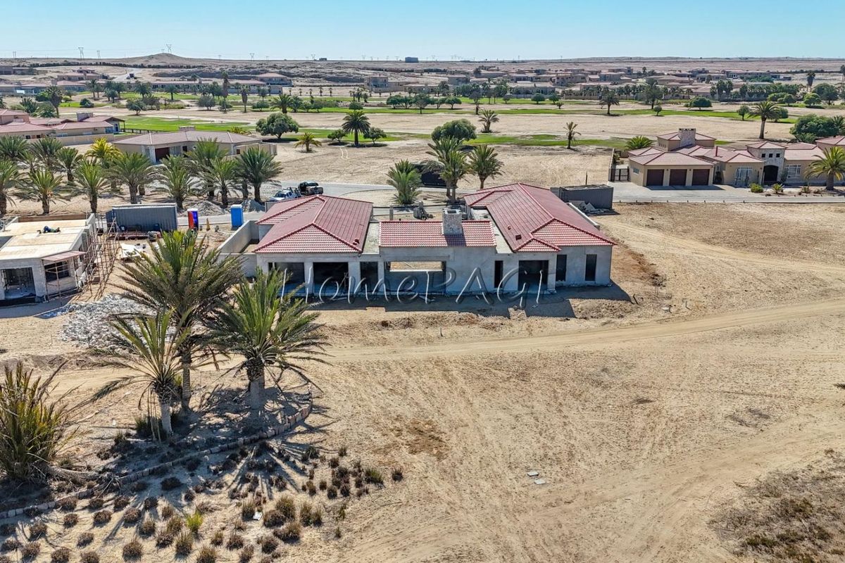 Rossmund, Swakopmund: 4 Bedr home with Flat is for Sale - Photo 2