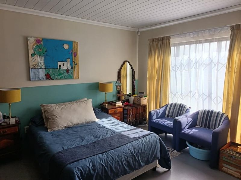 Spacious Family Home with Stunning Mountain Views in Hartenbos Heuwels - Photo 10