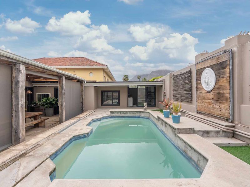 THE ENTERTAINER - Photo 10