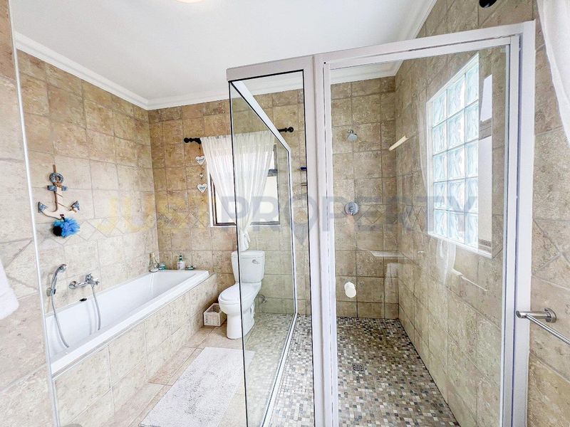 3-Bedroom Sea-View Townhouse, Dolphin Beach - Photo 6