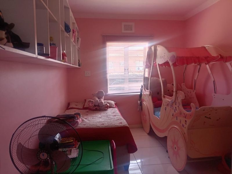 Investment-Ready Home with 3 Flatlets Income Potential - Photo 6