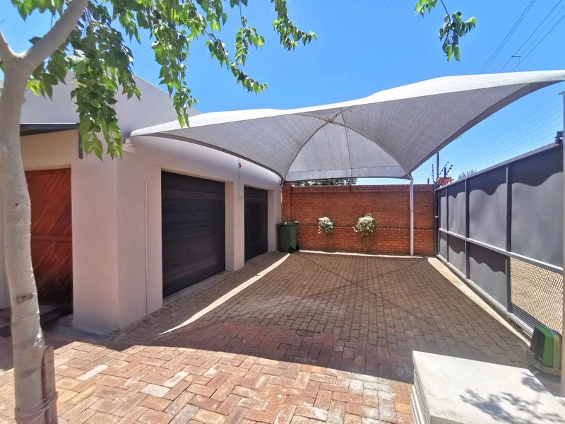 Single levelled House with granny flat for sale in Klein Windhoek - Photo 3