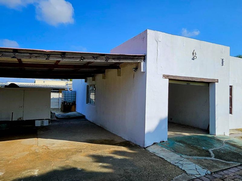 Fixer Upper Home for Sale in Colchester - Photo 4