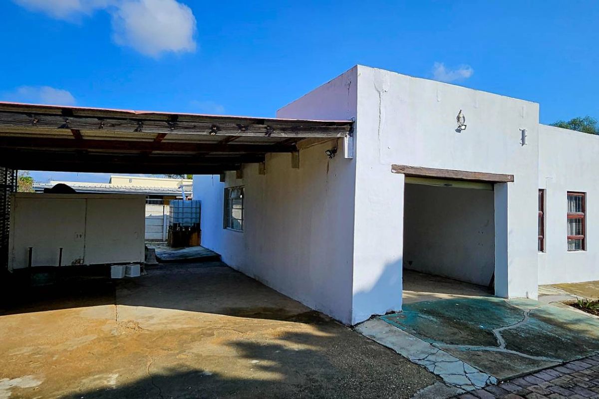 Fixer Upper Home for Sale in Colchester - Photo 4