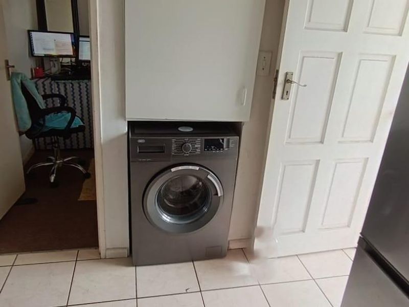 Quiet Clarendon Square Complex Klipkop Parow Valley - Photo 6