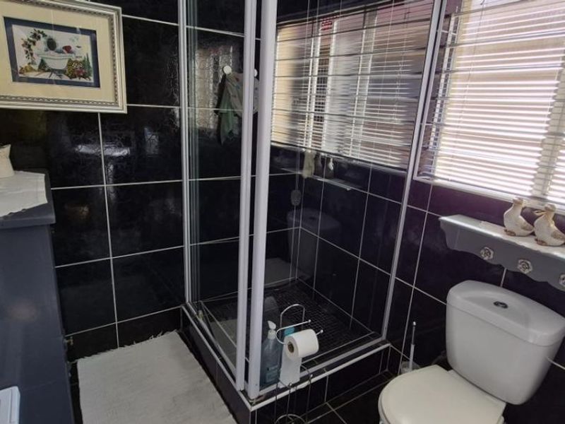 3 Bedroom House with Flatlet for Sale in Randhart - Photo 9