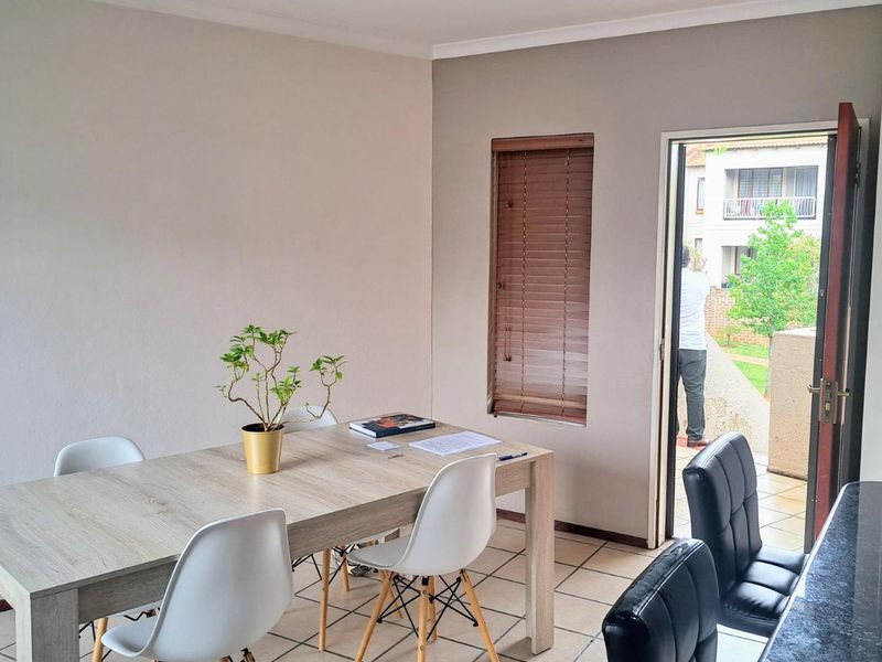 Below market value - Beautiful 105sqm first floor townhouse in the popular San Giorgio complex, Winchester Hills - Photo 7