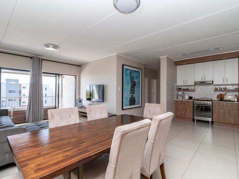 Home to a discerning professional - Photo 2