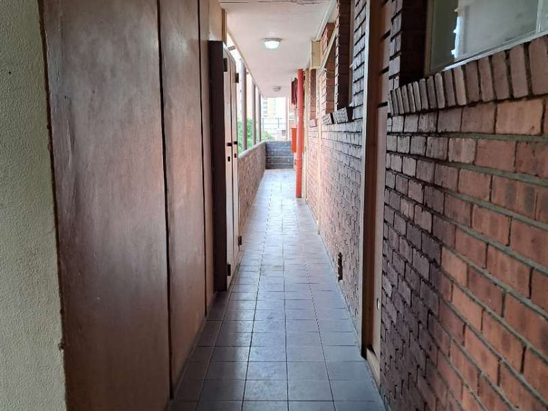 Spacious Apartment In Gezina - Photo 3