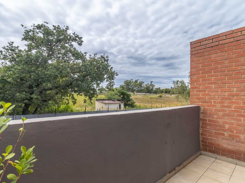 Perfect Starter Home or Investment – 2-Bedroom Apartment in Prime Location - Photo 10