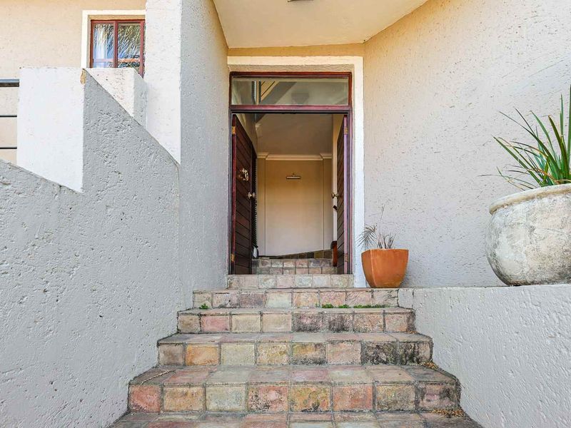 Modern 3-Bedroom Home in Secure Faerie Glen Estate - Photo 3