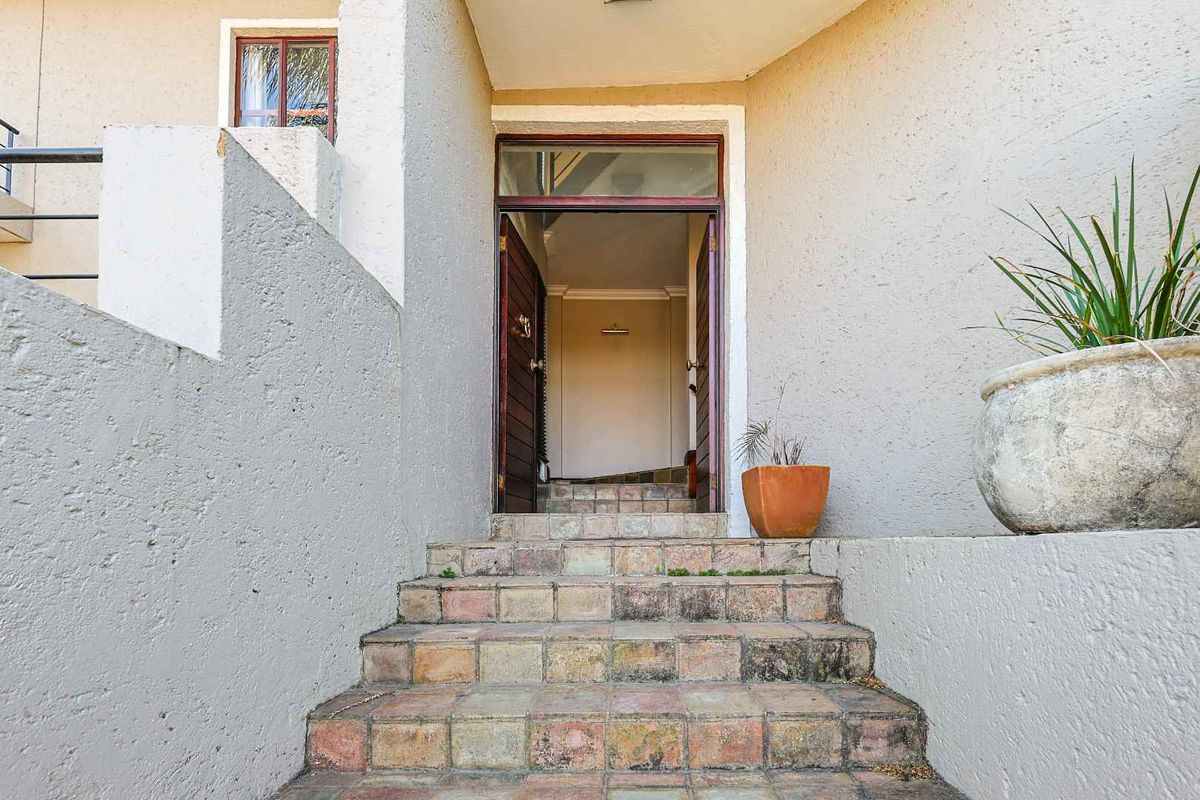 Modern 3-Bedroom Home in Secure Faerie Glen Estate - Photo 3