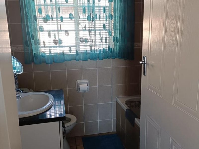 Charming 2-Bedroom Townhouse - Photo 9